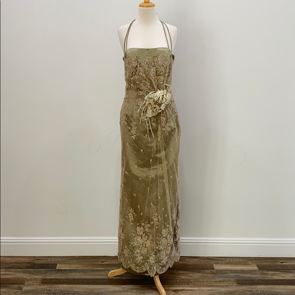 Long evening dress with removable flower piece❤️